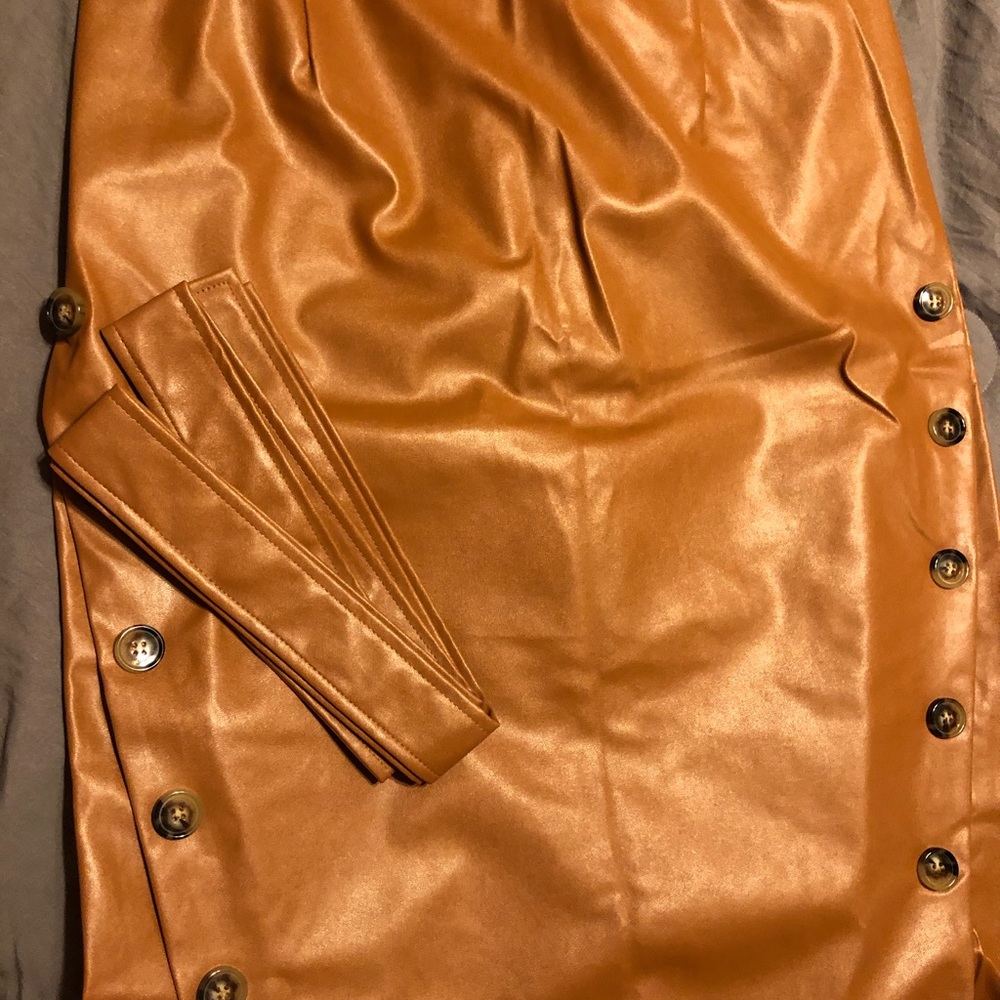 Skirt - Picture 4 of 6
